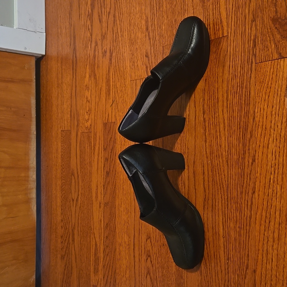 AEROSOLES 2.5/3" chunky heel, 7.5 Black Pumps, gently worn, excellent condition